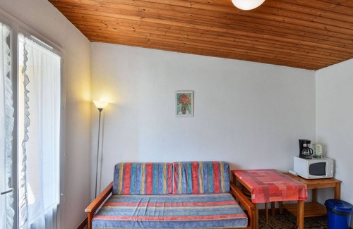 Saint-Savinien House | Gîte in a holiday park with pool