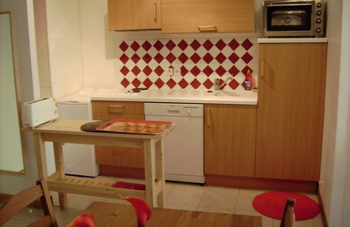 Roquebrun Apartment | GITE IN LANGUEDOC SLEEPS 4, 5-MINUTE WALK FROM WATERFRONT