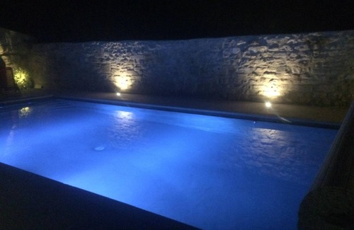 Tarascon Cottage | Gite in Provence for a couple, fully equipped, with swimming pool and large garden.