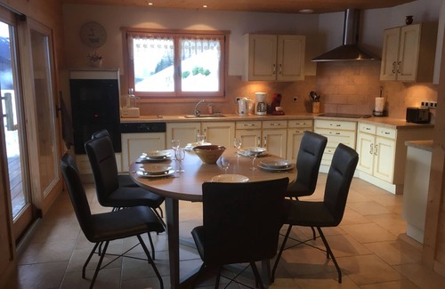 Le Grand-Bornand Ski Chalet | Gite in Savoyard chalet overlooking the chain of Aravis. wifi