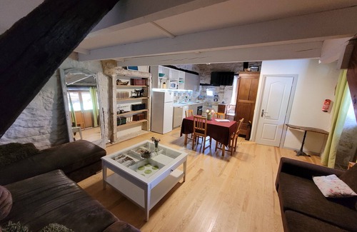 Fargues Cottage | Gîte in the heart of nature, large terrace, with swimming pool