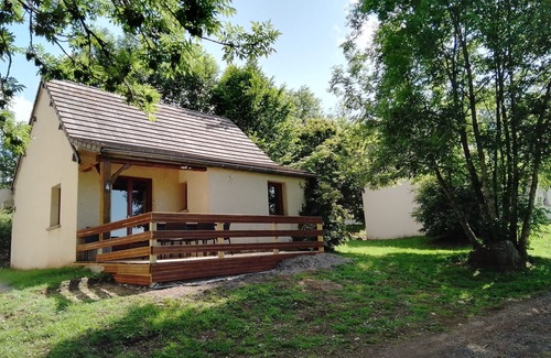 Montgreleix Cottage | Gîte in the heart of nature, swimming pool, lake