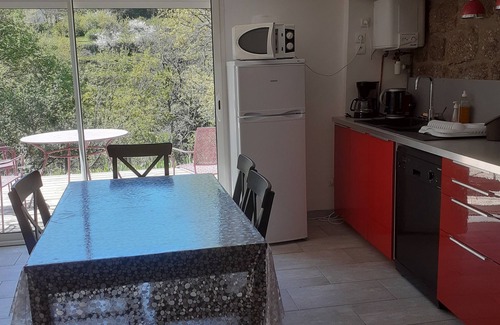 Aveze Cottage | Gîte in the heart of nature by the river