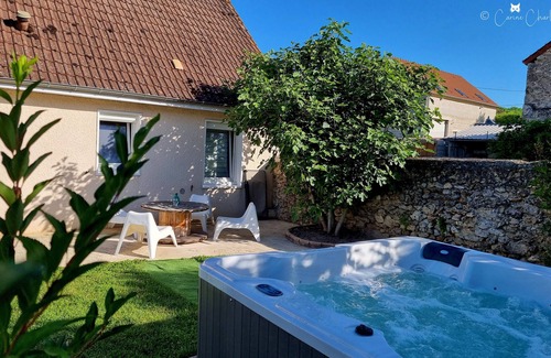 Reuil House | Gite L'Eloge des bulles in Champagne with swimming pool