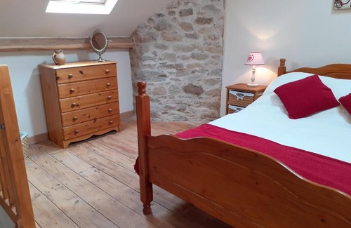 Saint-Priest-la-Plaine House | Gite L’hirondelle