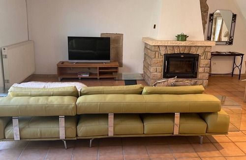 Chardonnay Cottage | Gite la Varenne. Spacious, quiet, with a pool.