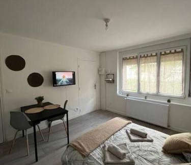 Chateau Apartment | Gite le little cottage 18m2 2 personnes