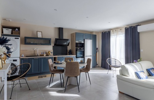 Sarlat-la-Caneda House | Gîte Le Pic Épeiche – Modern Comfort in Sarlat with Terrace, and Stunning View of the Cathedral