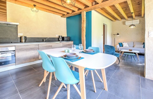Chassaignes House | 'Gîte Le Pigeonnier' with Shared Pool, Wi-Fi and Air Conditioning