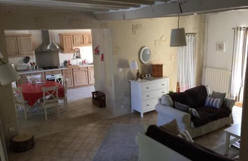 Vigny House | Gite Les Volets Rouges