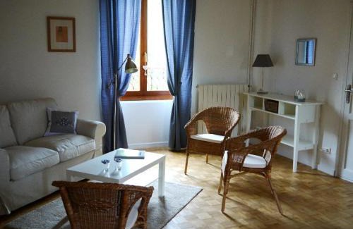 Vigny House | Gite Les Volets Rouges