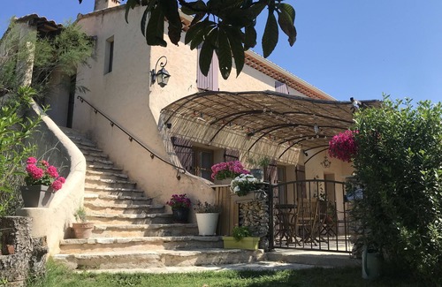 Bedoin Cottage | Gîte Lubéron in Bedoin at the foot of Mont Ventoux superb pool view Ventoux