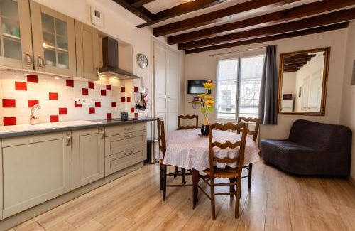 Montreuil-le-Henri Apartment | gite montreuil le henri 2 pers