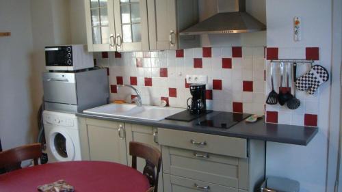Montreuil-le-Henri Apartment | gite montreuil le henri 2 pers