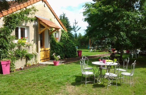 Avermes Cottage | Gite Moulins, 2 bedrooms, 5 persons