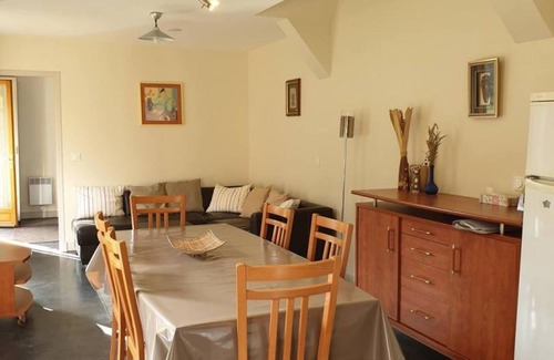 Nesles-la-Vallee Cottage | Gite Nesles-la-Vallée, 2 bedrooms, 4 persons