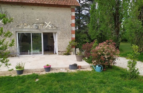 Velles House | GITE on a 2-hectare estate with tennis court and private pool