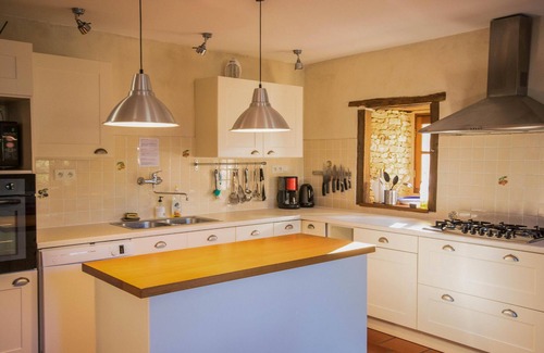 Issac House | Gîte on estate with shared pool
