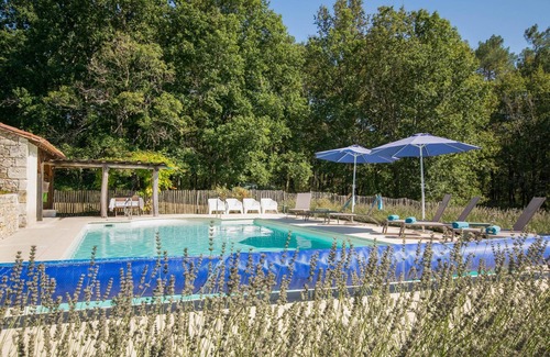 Issac House | Gîte on estate with shared pool