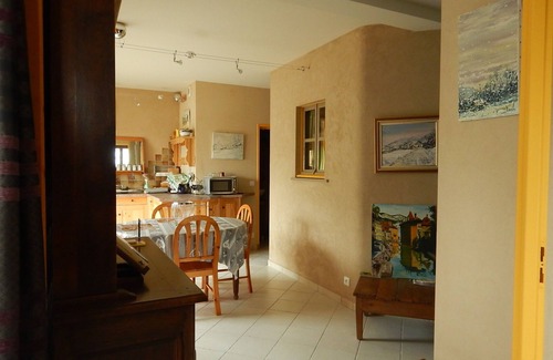 Habere-Poche Ski Chalet | Gîte on the ground floor of a real wooden chalet, a former painter's studio.