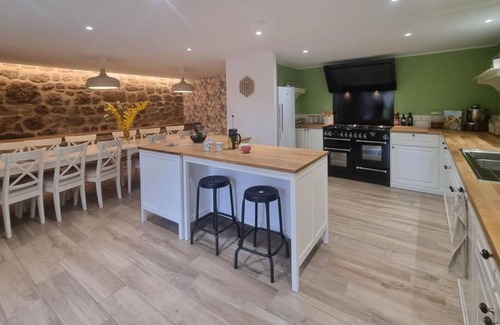 Pelussin Cottage | Gite Pélussin, 4 bedrooms, 12 persons