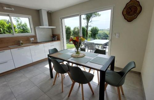 Saint-Etienne-de-Carlat House | Gite pour 6 personnes à 15 min dAurillac Cantal