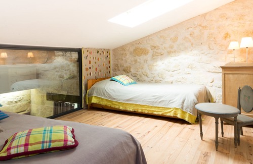 Bourg-sur-Gironde House | Gite property for 4 people with heated swimming pool and garden