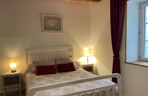 Rongeres Cottage | Gite Rongères, 1 bedroom, 2 persons