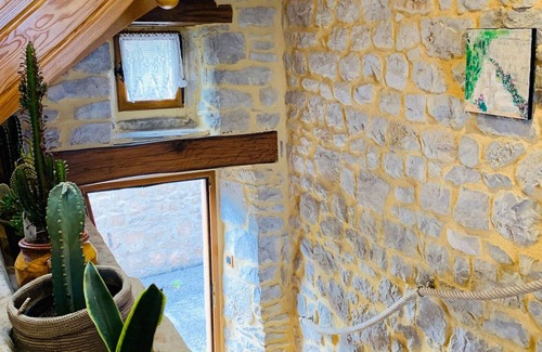 Saint-Jean d'Alcas Cottage | Gite Saint-Jean-et-Saint-Paul, 4 bedrooms, 8 persons