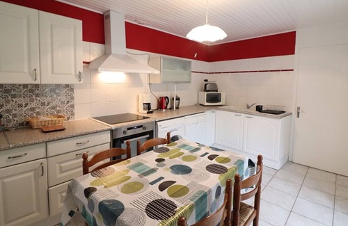 Saint-Santin-de-Maurs Cottage | Gite Saint-Santin-de-Maurs, 3 bedrooms, 6 persons