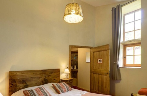 Saint-Just-la-Pendue Cottage | Gite St-Just-la-Pendue, 4 bedrooms, 8 persons