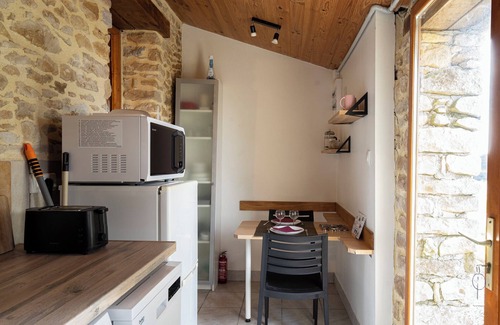 Cezais Apartment | Gite/studio, swimming pool, 2 pers. - Puy du Fou/Marais poitevin/Mervent/Vouvant