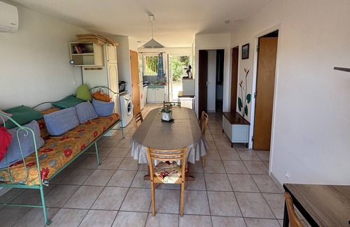 Liausson House | Gîte SURE in Salagou with terrace and garden