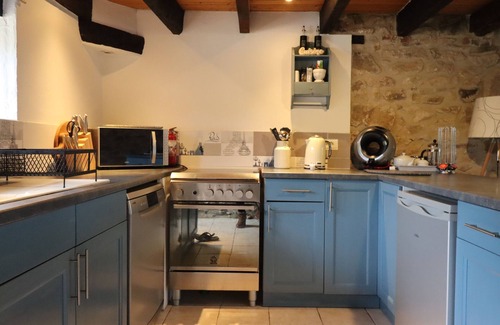 Saint-Yrieix-la-Perche Cottage | Gite tout confort avec Piscine pour apprécier la sérénité de la campagne