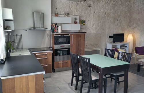 Rochecorbon Cottage | Gite Troglodyte Atypique - Suite du Ciel, view on the Loire - near the castles