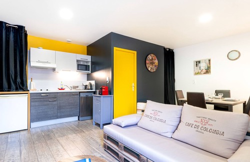 Rodez Apartment | GITE URBAIN LE CÔTÉ COUR - APPARTEMENT T2 AVEC PARKING