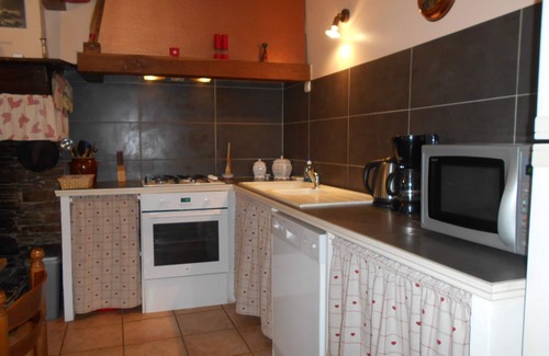 Thebe House | Gîte with great views of the mountains - enclosed garden - not overlooked -