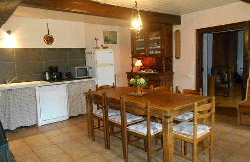 Thebe House | Gîte with great views of the mountains - enclosed garden - not overlooked -