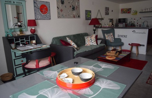Rougegoutte Cottage | Gite with private entrance and parking/waterfront patio