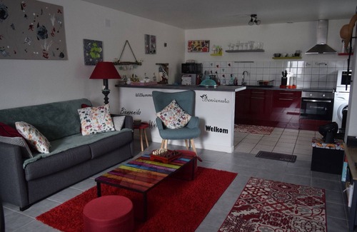 Rougegoutte Cottage | Gite with private entrance and parking/waterfront patio