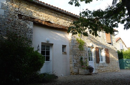 Savigne Cottage | Gite with private pool in savigné