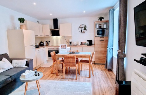 Le Manoir Cottage | Gîte with swimming pool, Nordic bath, close to the landing beaches