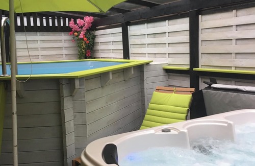 Issel Condo | Gite with swimming pool and private spa