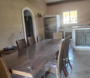 Aubignan House | Gitedelea