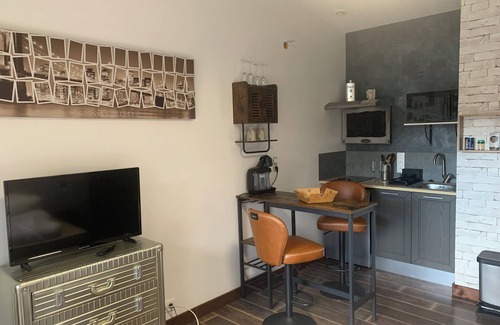 Dampierre Cottage | GÎTES 23M2 with terrace, heated pool, SPA and sauna