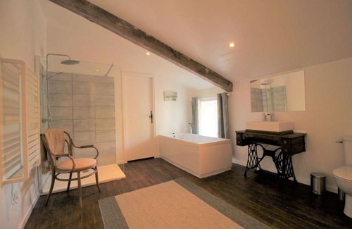 Saint-Jouin-de-Milly House | Gites79 - Gîte des Camélias, 30mins Puy du Fou