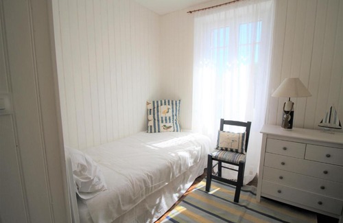 Saint-Jouin-de-Milly House | Gites79 - Gîte des Camélias, 30mins Puy du Fou