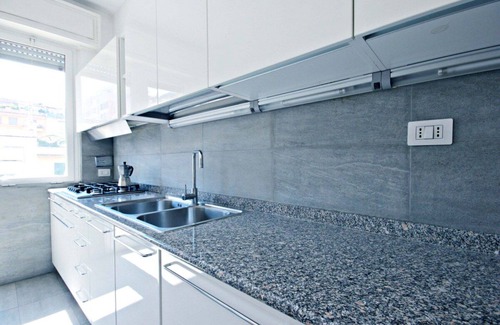 Aventine Apartment | Giulietti 2250, Bright 3BR With Balcony By Halldis