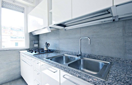 Aventine Apartment | Giulietti 2250, Bright 3BR With Balcony By Halldis