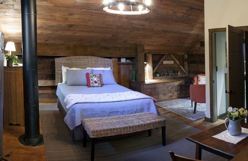 Colgate House | Gjestgiveriet - The history book got you away